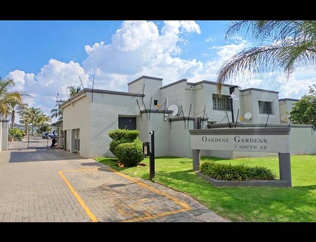 3 BEDROOM APARTMENT FOR SALE IN OAKDENE